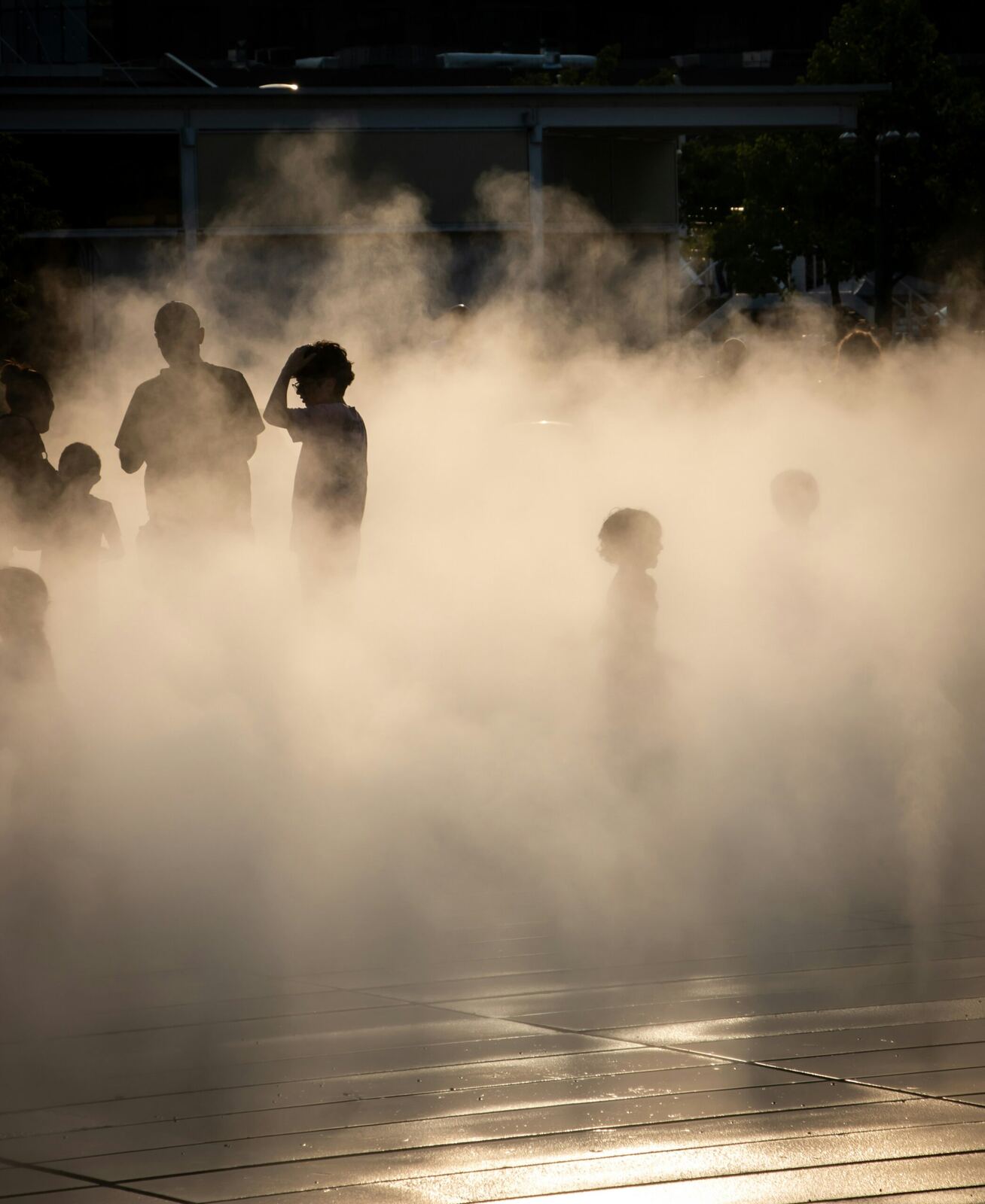 Nebbia scenografica in uno spazio esterno